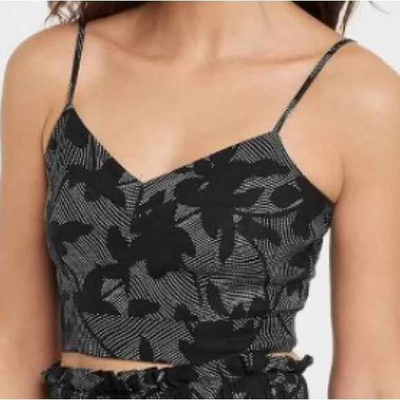 Musculosa dama Universal Thread crop top palmeras